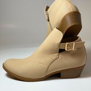 Top Moda Short Bootie - Light Tan Size 7.5